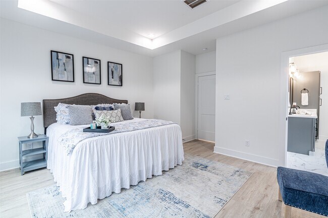 Building Photo - 6814 Burkett St.