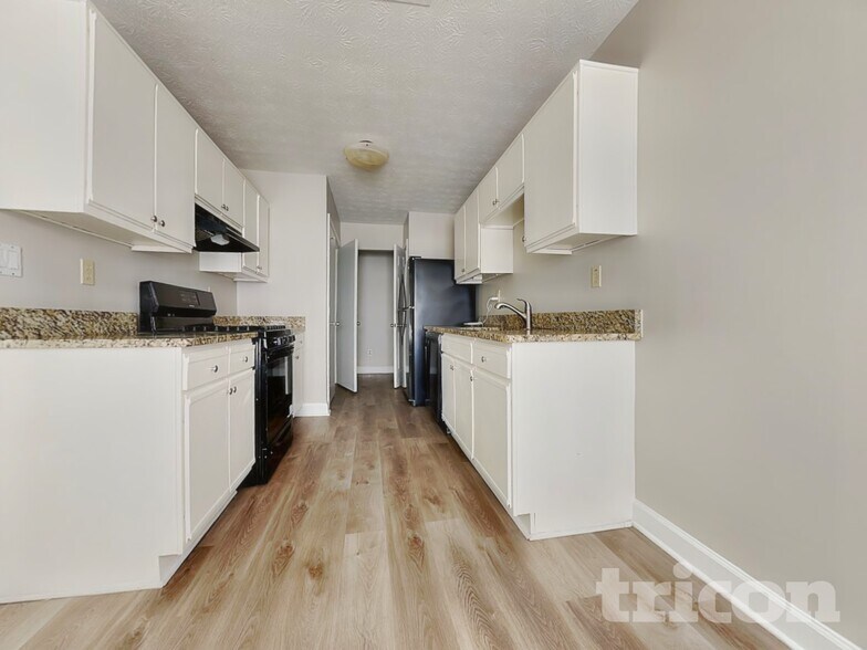 Building Photo - 2543 Mistletoe Ln SW