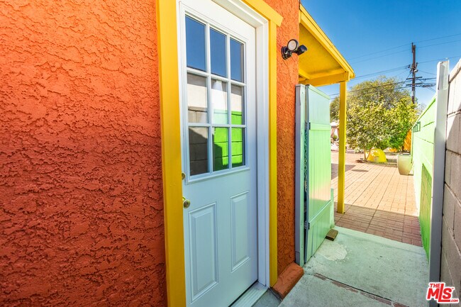 Building Photo - 6445 Tujunga Ave