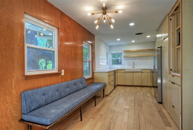 Building Photo - 1709 Mariposa Dr