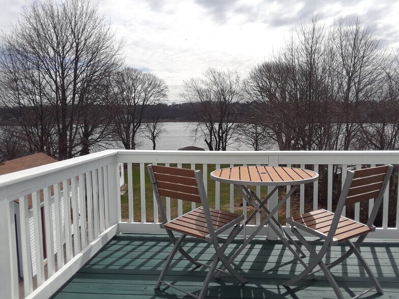 Furnished 2 Bedroom Apartment - 1212 Riverside Ave