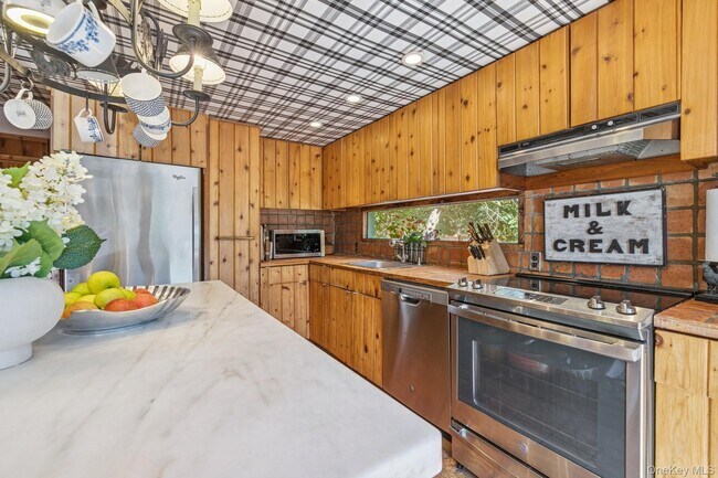 Building Photo - 4 Marion Ln