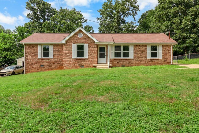 Building Photo - 931 Poppy Dr