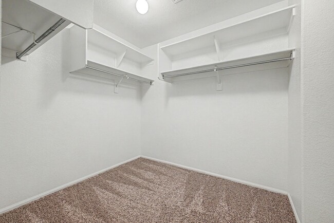 Building Photo - 41704 W Sunland Dr