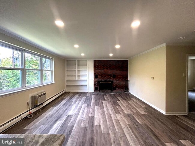 Building Photo - 333 Lacey Ave