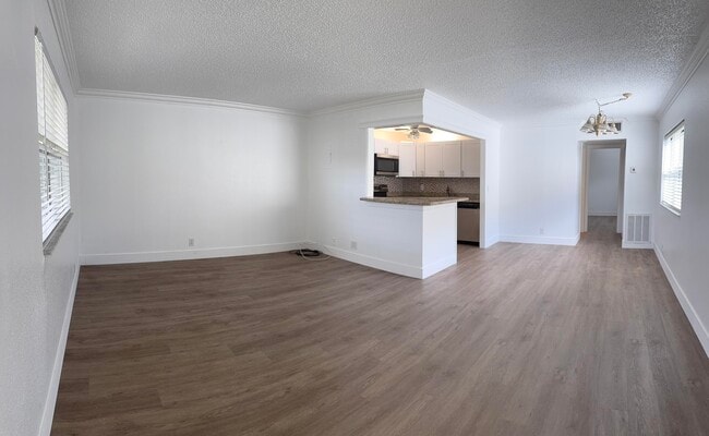 Building Photo - 103 Saxony C