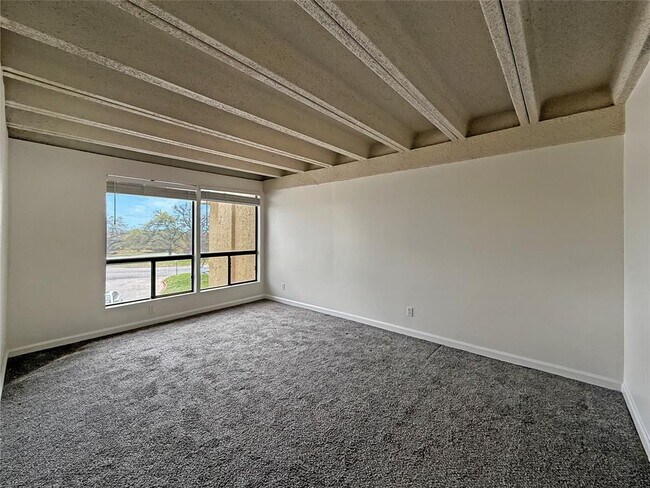 Building Photo - 5804 Circulo Dr