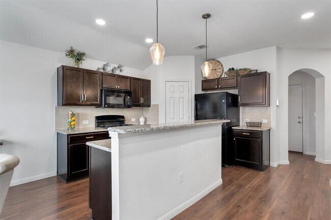 Building Photo - 300 Camellia Dr