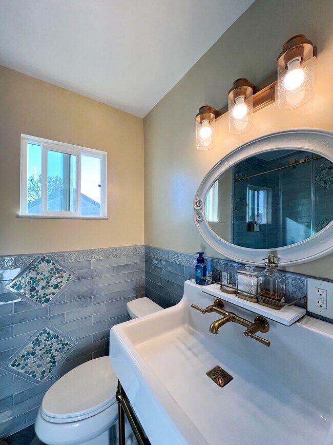 Building Photo - Beautifully Updated, Fully Furnished Napa Home Near Downtown