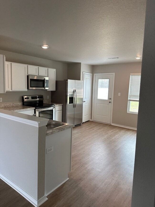 Building Photo - Comfort & Space Await — Pre-Leasing 4BR/2BA in Cypress Bend