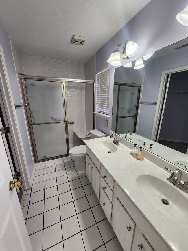 Building Photo - Spacious 3 bedroom 3 full bath condo for rent!!