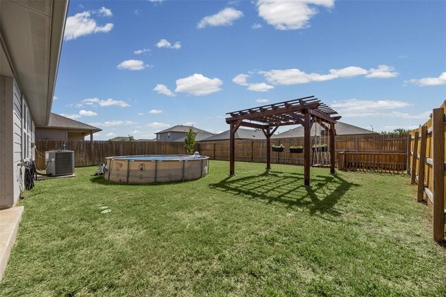 Building Photo - 325 Granary Dr