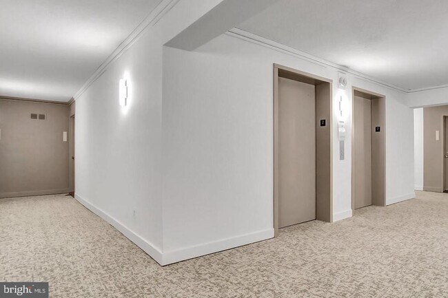 Building Photo - 118 Monroe St