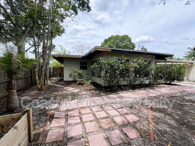 Building Photo - 2489 Del Rio Way