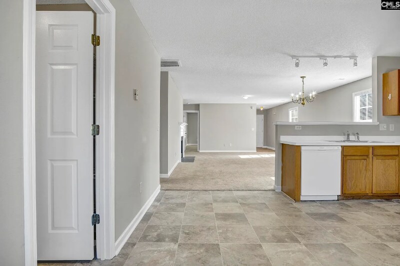 Building Photo - 303 Castle Ridge Dr