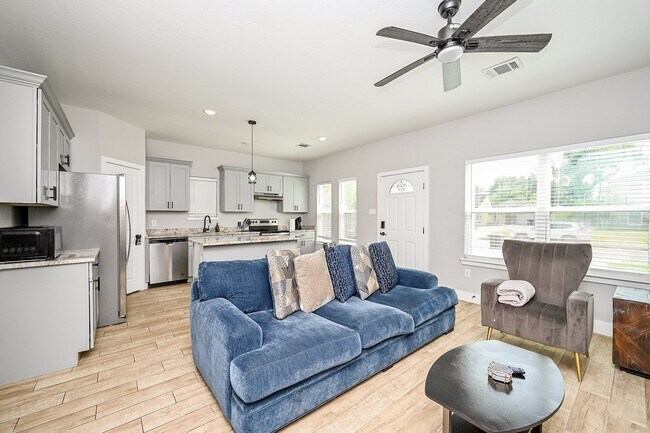 Building Photo - 5007 Briscoe St