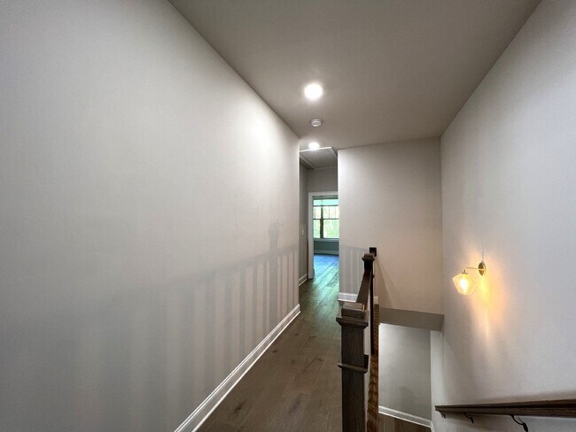 Building Photo - 4353 Parkside Pl