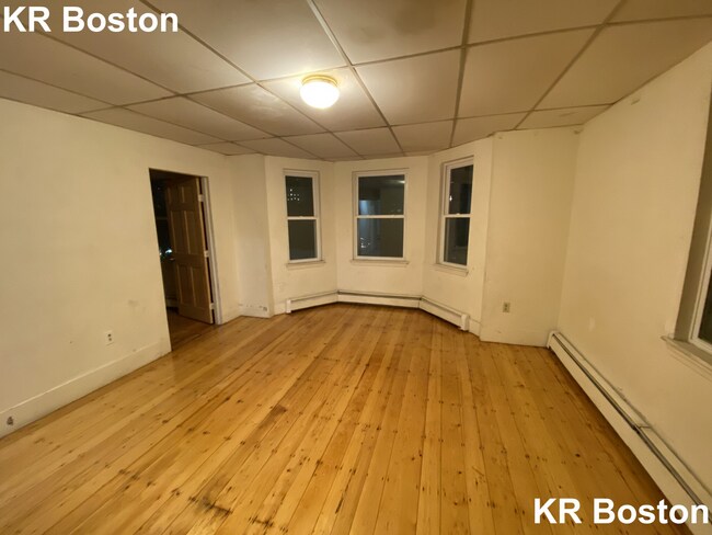 Building Photo - 1558 Tremont St