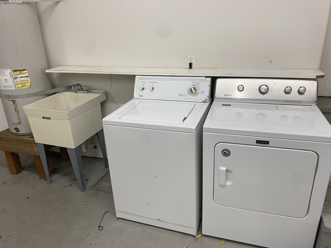 Building Photo - 348 Cockle St SW