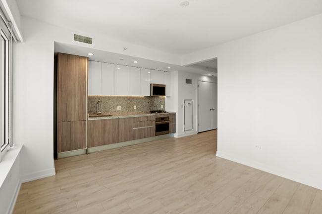 Building Photo - 1106 N Wells St