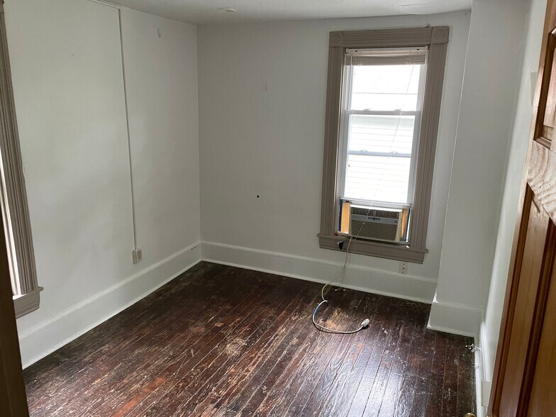 Building Photo - 128 N Congress St