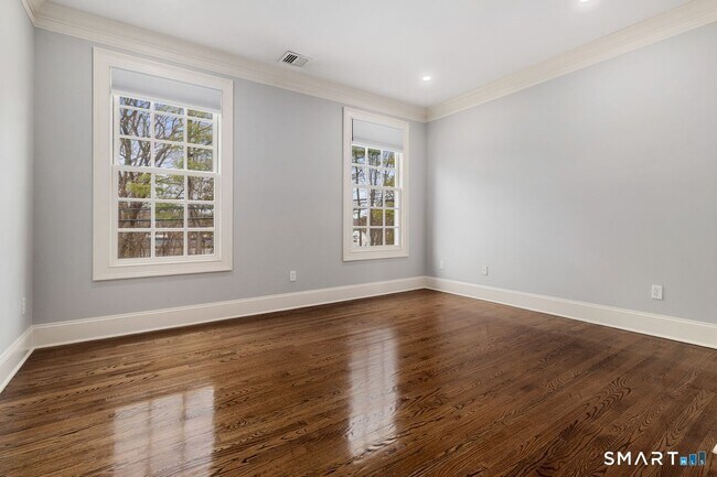 Building Photo - 59 Crescent Rd