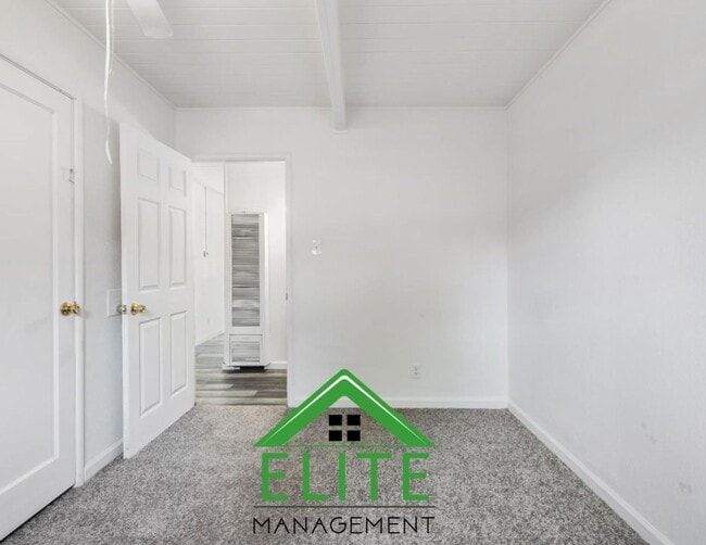 Building Photo - Charming Updated Home in Convenient Sacram...