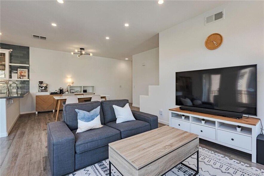 Building Photo - 922 S Country Glen Way