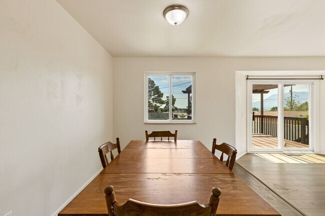 Building Photo - 4 bedroom with large backyard