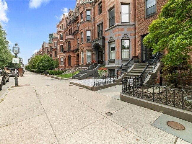 Building Photo - 228 Commonwealth Ave