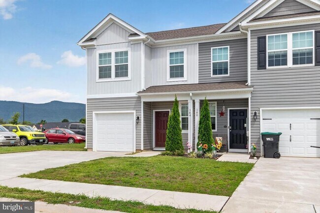 Building Photo - 184 College Dr