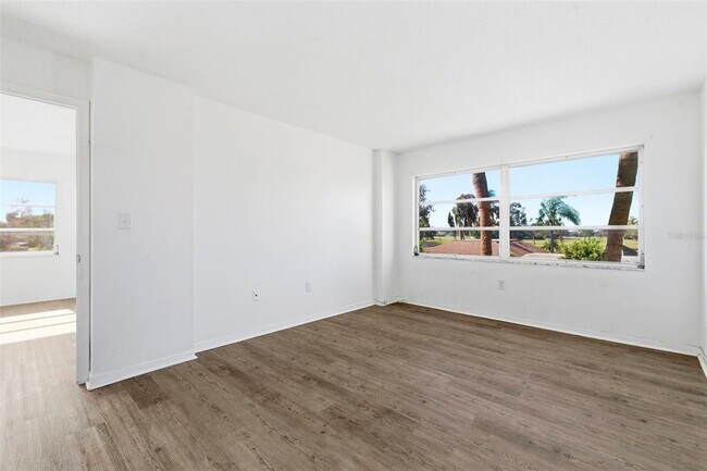 Building Photo - 8950 Park Blvd