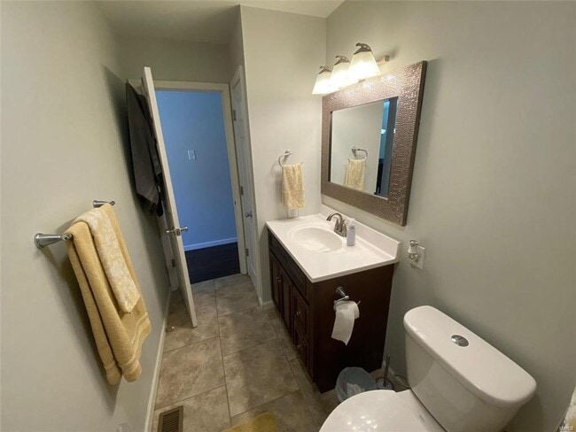 Building Photo - 7 Edgeworth Ave