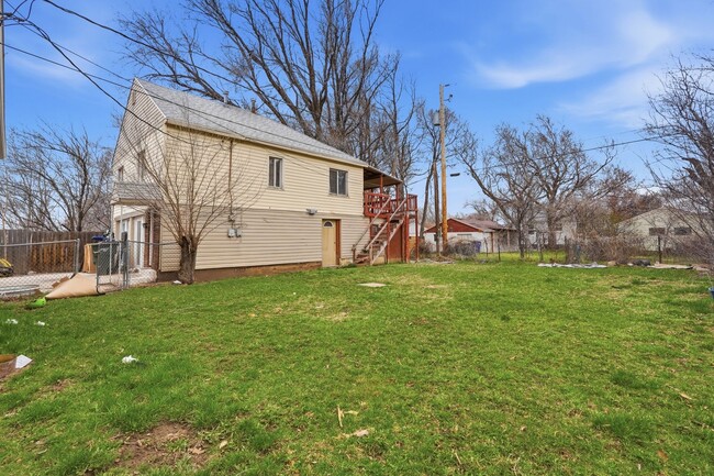 Building Photo - Swan Street Triplex