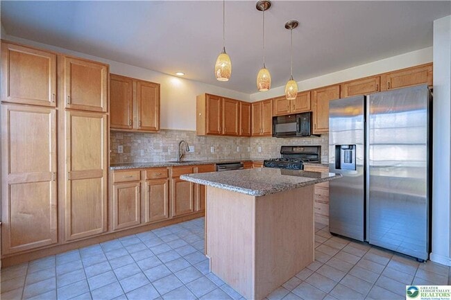 Building Photo - 1753 Pinewind Dr