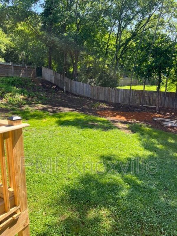 Building Photo - 1504 Randall Park Dr
