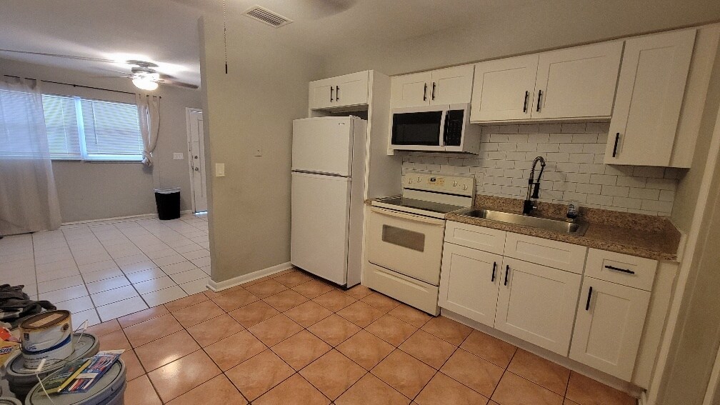 Building Photo - 221 Cape Coral Pky E