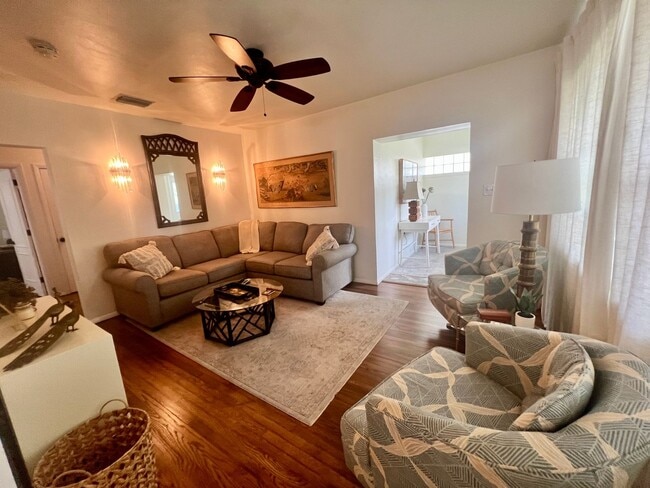 Building Photo - FULLY FURNISHED 2/2 OLD NE BUNGALOW