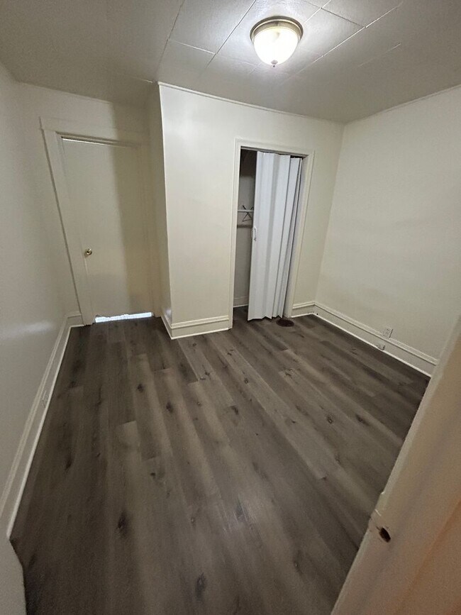 Building Photo - 3 Bedroom/ 1 Bathroom Home in Bethlehem!