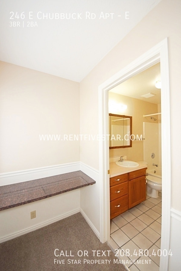 Building Photo - 246 E Chubbuck Rd