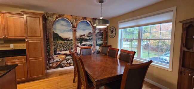 Building Photo - 65 Fordway Ext