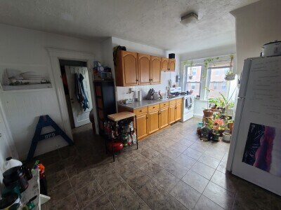 Primary Photo - 201 Kelton St