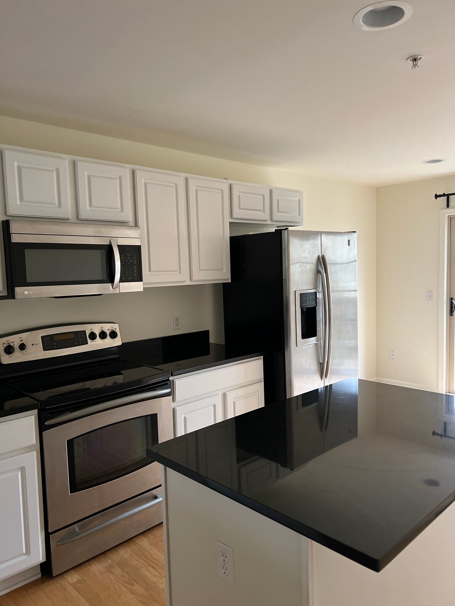 Building Photo - 3218 Camden Dr