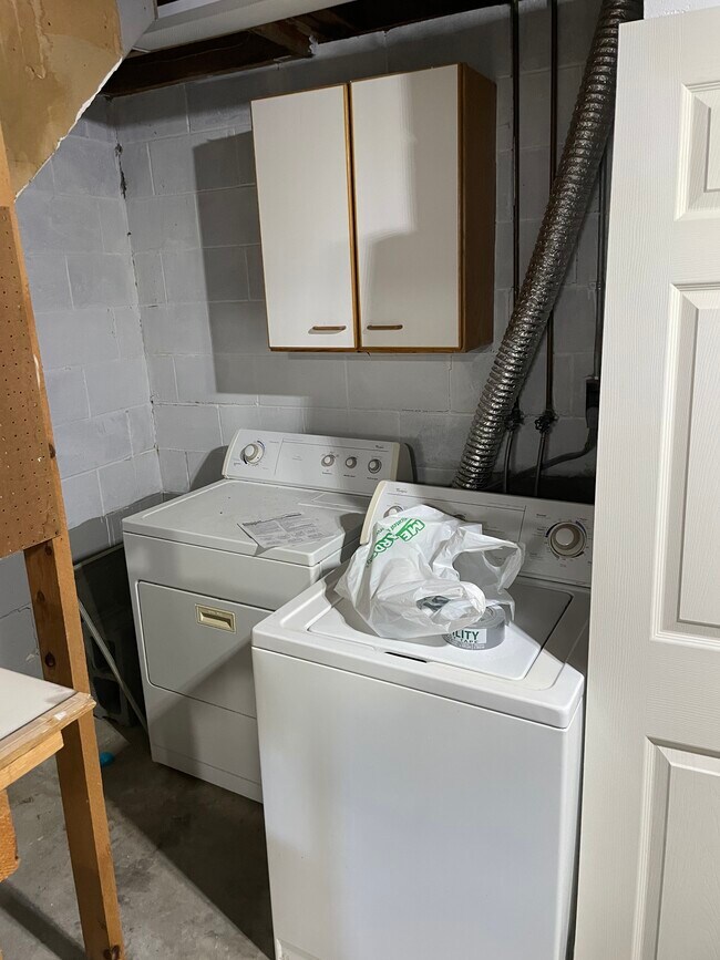 Building Photo - 866 S 45th St