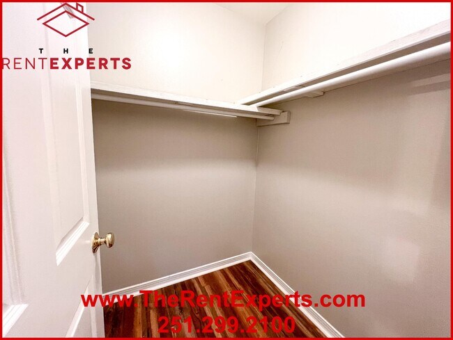 Building Photo - 2086 Mesa Dr