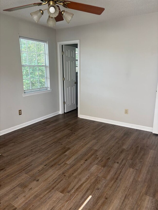 Building Photo - 2025 Brewster Rd