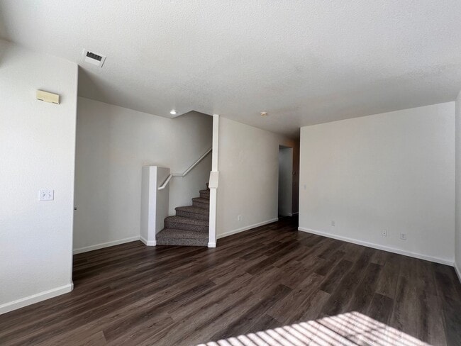 Building Photo - Updated Condo in North Reno