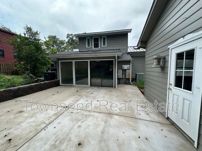 Building Photo - 204 Woodside Ave