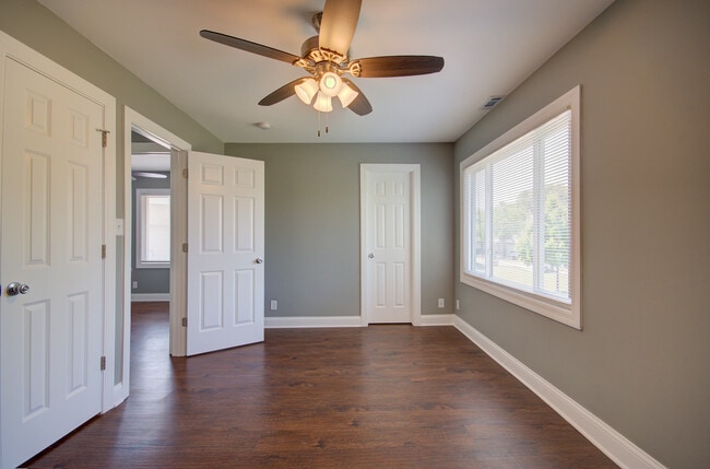 Building Photo - 2333 Carnation Dr