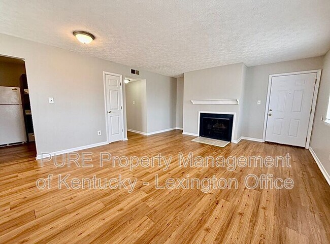 Building Photo - 3772 Camelot Dr